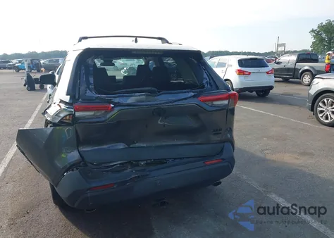 2021 Toyota Rav4 Xle z USA, uszkodzony, nr VIN 2T3P1RFV5MC175396